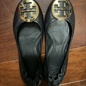 Tory Burch Women's Flats in Black with Gold Emblem